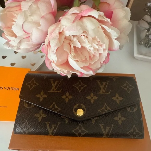 Louis Vuitton Sarah Wallet Rose - Picture 2 of 10